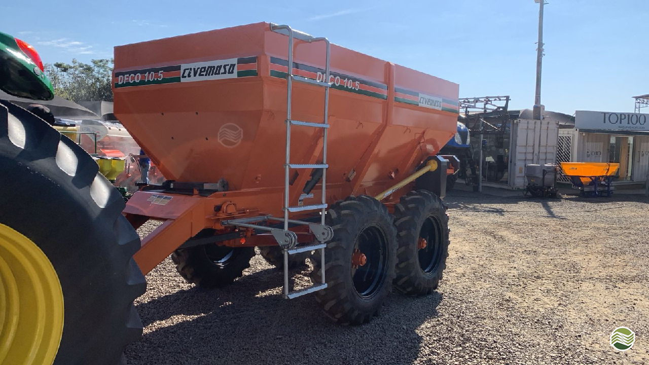IMPLEMENTOS AGRICOLAS DISTRIBUIDOR CALCÁRIO 10500 Kg Top 100 Máquinas LONDRINA PARANÁ PR
